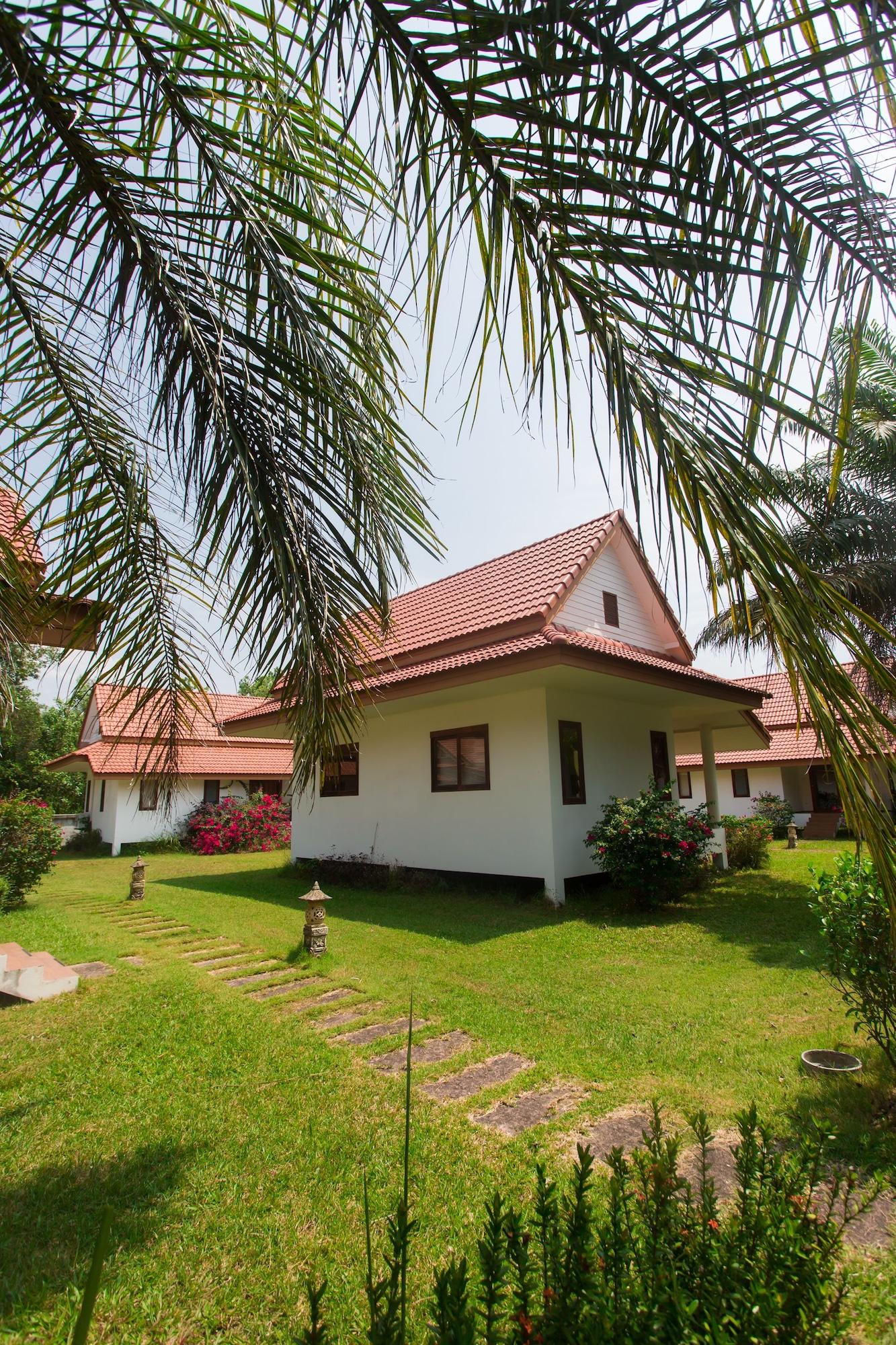 Armonia Village Resort And Spa Chumphon Exterior foto