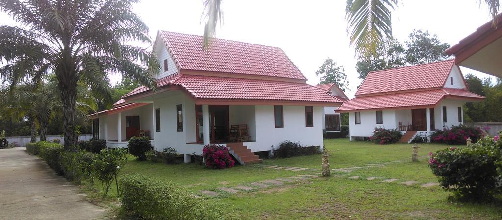 Armonia Village Resort And Spa Chumphon Exterior foto