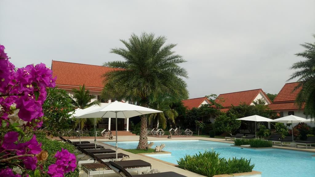 Armonia Village Resort And Spa Chumphon Exterior foto
