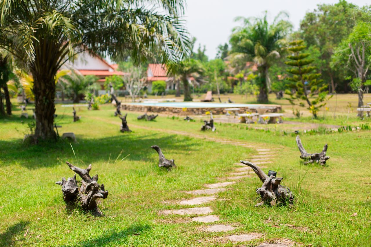 Armonia Village Resort And Spa Chumphon Exterior foto